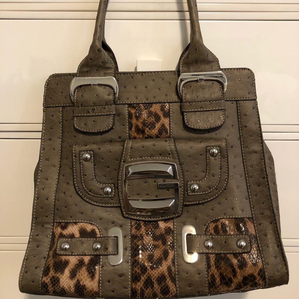 Guess large tote/handbag 👜 ….fits a 13” laptop